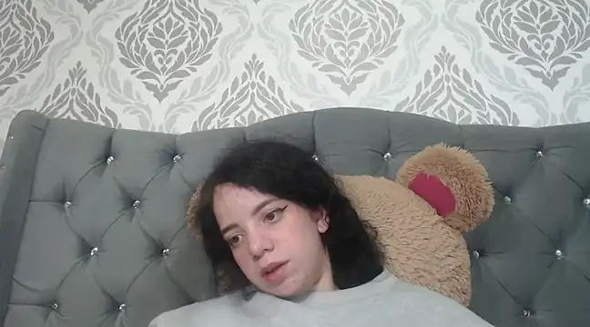 Snapshot of EmmaCowperr chatting on March 3, 2025, 4:03 pm EmmaCowperr online show from March 3, 2025, 4:03 pm