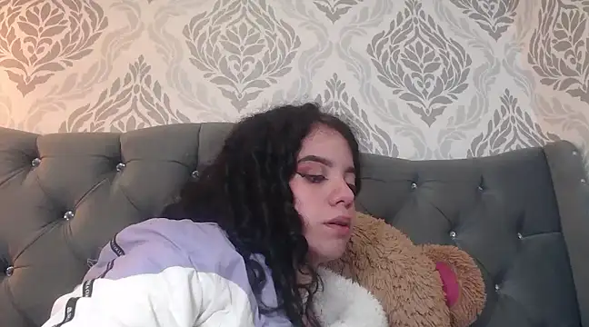 Snapshot of EmmaCowperr chatting on March 6, 2025, 7:10 pm EmmaCowperr online show from March 6, 2025, 7:10 pm