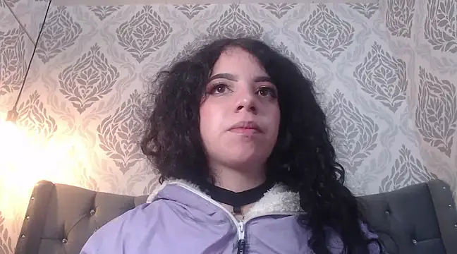 Snapshot of EmmaCowperr chatting on March 11, 2025, 9:48 pm EmmaCowperr online show from March 11, 2025, 9:48 pm