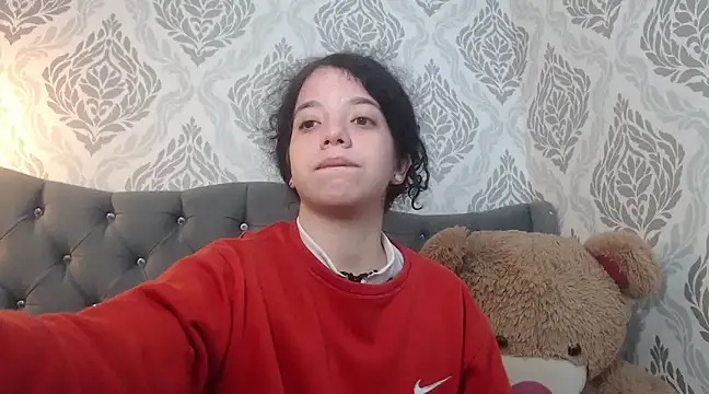 Snapshot of EmmaCowperr chatting on March 13, 2025, 12:13 pm EmmaCowperr online show from March 13, 2025, 12:13 pm