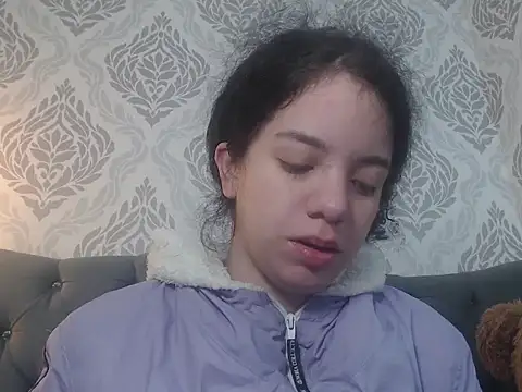 Snapshot of EmmaCowperr chatting on March 17, 2025, 3:50 pm EmmaCowperr online show from March 17, 2025, 3:50 pm