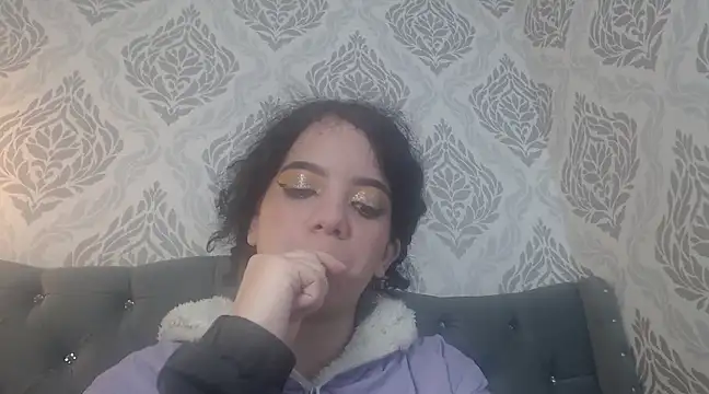 Snapshot of EmmaCowperr chatting on March 21, 2025, 5:56 pm EmmaCowperr online show from March 21, 2025, 5:56 pm