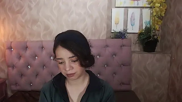 Snapshot of EmmaCowperr chatting on January 15, 2026, 5:12 am EmmaCowperr online show from January 15, 2026, 5:12 am