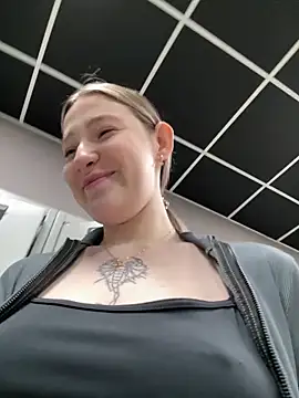 Snapshot of littlebitchess chatting on December 21, 2025, 3:24 am littlebitchess online show from December 21, 2025, 3:24 am