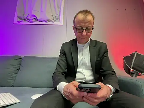 mouser21212 online show from February 15, 2025, 7:38 am