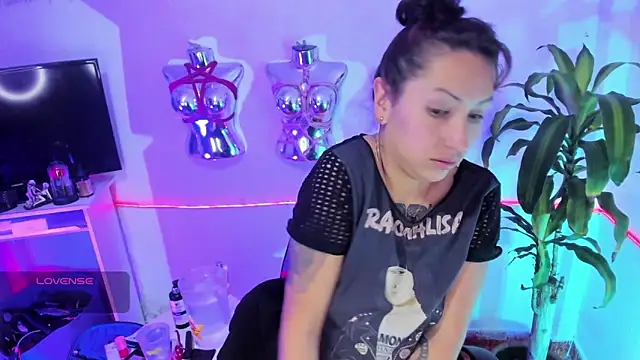 LucyStrike  online show from May 19, 2026, 12:16 am