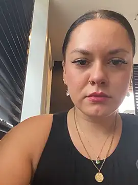 Snapshot of Luccreccia_ chatting on September 20, 2025, 9:21 am Luccreccia  online show from September 20, 2025, 9:21 am