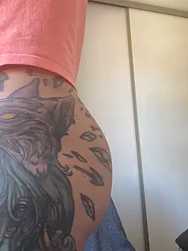 Snapshot of Luccreccia_ chatting on October 11, 2025, 12:15 pm Luccreccia  online show from October 11, 2025, 12:15 pm