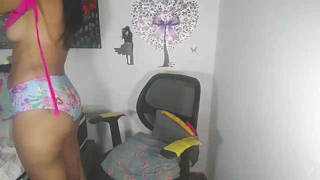 Snapshot of KamileLatinasexy chatting on October 4, 2025, 8:51 pm KamileLatinasexy online show from October 4, 2025, 8:51 pm