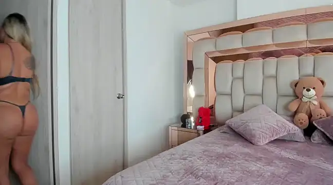 Snapshot of candy-sam28 chatting on February 5, 2025, 4:25 pm candy-sam28 online show from February 5, 2025, 4:25 pm