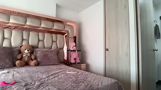 candy-sam28 online show from February 26, 2026, 8:19 pm