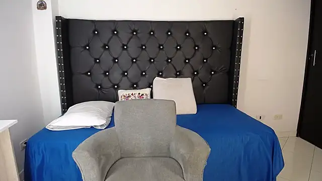 renata salinas 1 online show from April 14, 2026, 9:32 pm