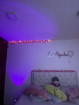 Snapshot of alee_lenoxx chatting on July 13, 2026, 9:50 pm alee lenoxx online show from July 13, 2026, 9:50 pm