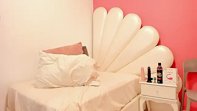 Vicky Freedom online show from February 19, 2025, 2:55 pm