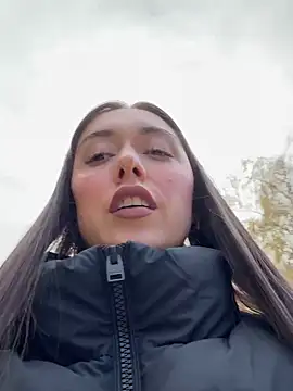 Snapshot of emiliasommer chatting on October 26, 2025, 12:44 pm emiliasommer online show from October 26, 2025, 12:44 pm