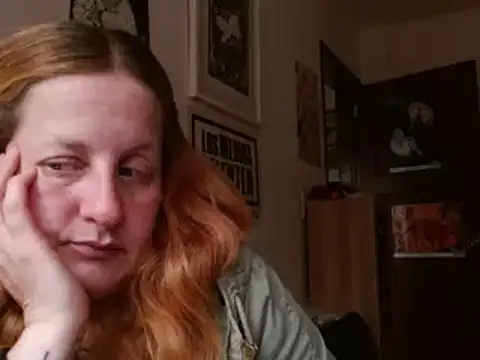 Snapshot of ViioletaMora chatting on April 16, 2026, 10:23 pm ViioletaMora online show from April 16, 2026, 10:23 pm