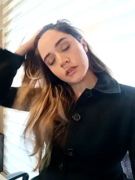 maliciaworld online show from December 17, 2024, 9:16 pm