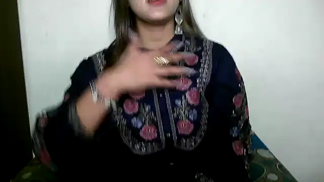 Snapshot of Princess_noorjahan chatting on February 26, 2025, 6:32 pm Princess noorjahan online show from February 26, 2025, 6:32 pm