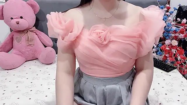 Funikio online show from May 6, 2026, 2:19 am