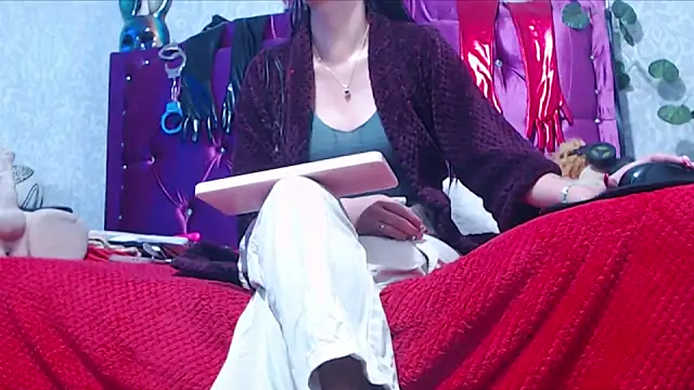 Snapshot of AyshaScott chatting on February 11, 2026, 12:43 pm AyshaScott online show from February 11, 2026, 12:43 pm