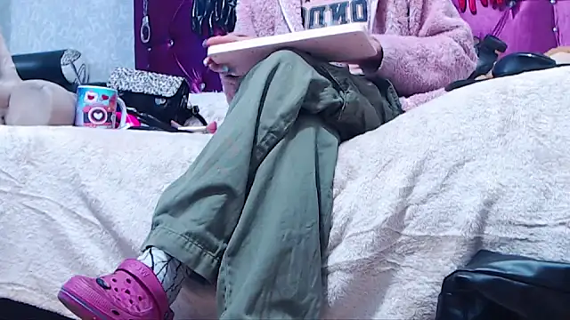 AyshaScott online show from April 6, 2026, 1:01 pm