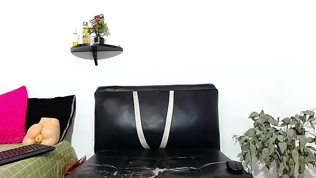 Snapshot of Martin_fiif chatting on December 25, 2024, 5:37 am Martin fiif online show from December 25, 2024, 5:37 am