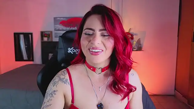Snapshot of Dulce_charlottee chatting on April 14, 2026, 8:04 pm Dulce charlottee online show from April 14, 2026, 8:04 pm
