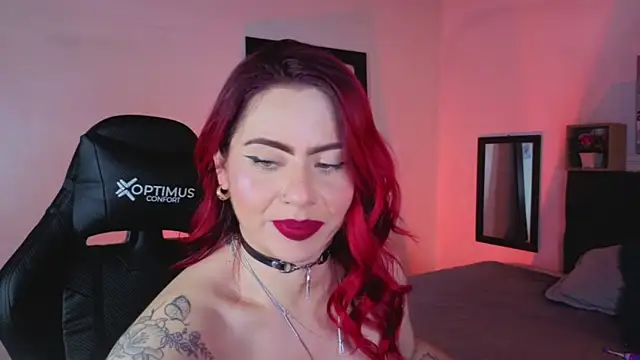 Snapshot of Dulce_charlottee chatting on April 15, 2026, 7:58 pm Dulce charlottee online show from April 15, 2026, 7:58 pm