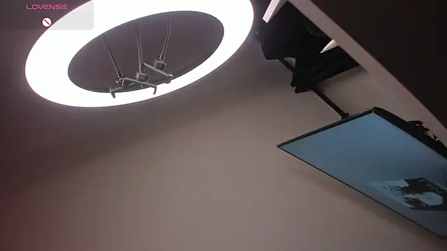 evaevanscute online show from September 30, 2025, 10:48 pm