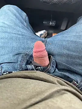 BIGWHITECOCKDOC36 online show from November 5, 2025, 5:57 pm