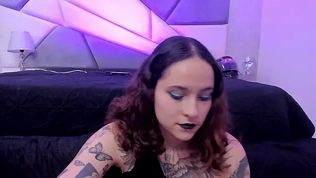 AnnyThompson  online show from February 14, 2025, 9:10 pm