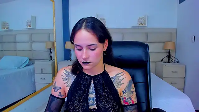 AnnyThompson  online show from October 22, 2025, 9:25 pm