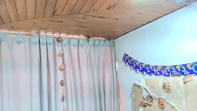 Zoe Curvy online show from November 3, 2025, 12:39 pm