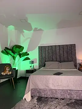 milaivanova online show from November 5, 2025, 11:21 am