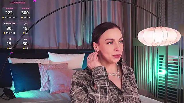 LunaNight online show from January 26, 2025, 3:06 am