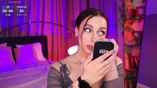 LunaNight online show from December 15, 2025, 8:46 pm