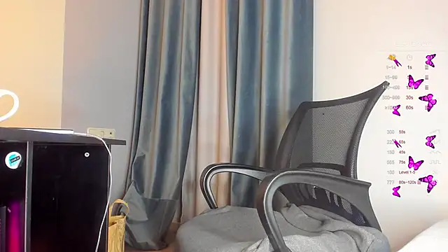 HunnyWifey online show from January 14, 2025, 10:12 pm