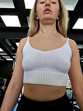 Snapshot of Miss____Mia_ chatting on February 6, 2025, 9:32 am Miss Mia online show from February 6, 2025, 9:32 am