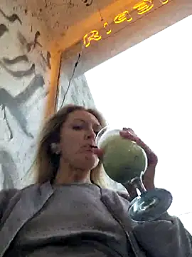 Snapshot of Miss____Mia_ chatting on October 13, 2025, 1:44 pm Miss Mia online show from October 13, 2025, 1:44 pm