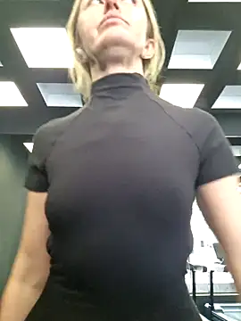 Snapshot of Miss____Mia_ chatting on November 28, 2025, 11:13 am Miss Mia online show from November 28, 2025, 11:13 am