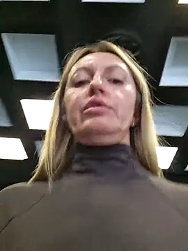 Snapshot of Miss____Mia_ chatting on December 5, 2025, 10:13 am Miss Mia online show from December 5, 2025, 10:13 am