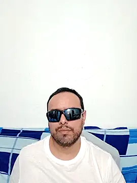Snapshot of ElSunEagle chatting on April 23, 2026, 2:46 am ElSunEagle online show from April 23, 2026, 2:46 am