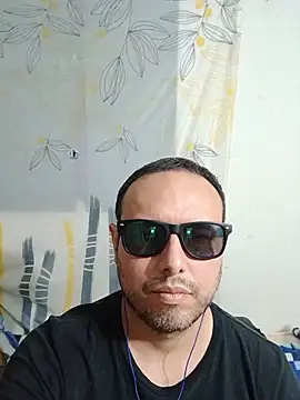 Snapshot of ElSunEagle chatting on July 8, 2026, 1:21 am ElSunEagle online show from July 8, 2026, 1:21 am