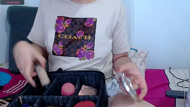 Snapshot of sofi-rojas1 chatting on January 16, 2026, 8:51 am sofi-rojas1 online show from January 16, 2026, 8:51 am