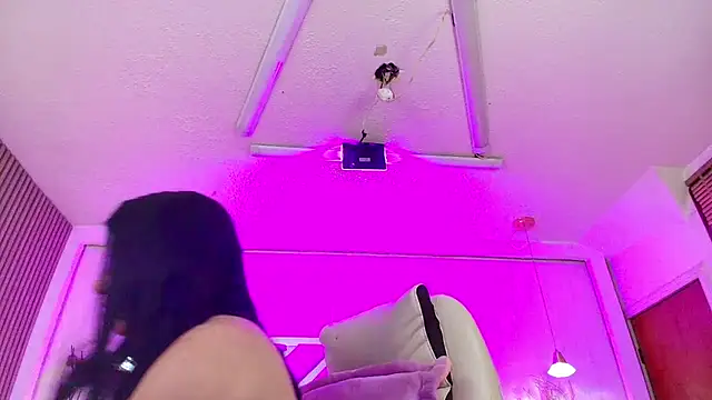 Silvana monroe online show from November 26, 2025, 3:35 pm