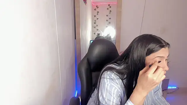 Snapshot of hellensexy chatting on December 19, 2024, 8:55 pm hellensexy online show from December 19, 2024, 8:55 pm