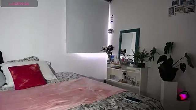  Lalaa online show from October 28, 2025, 9:50 pm