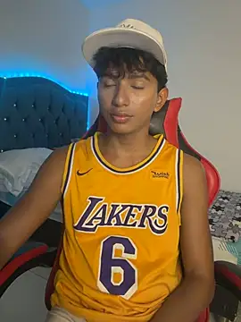 Leonarrrd 01 online show from February 2, 2026, 1:26 am