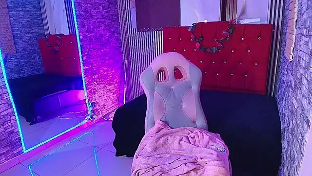 miahernadez303av online show from November 27, 2025, 3:41 am