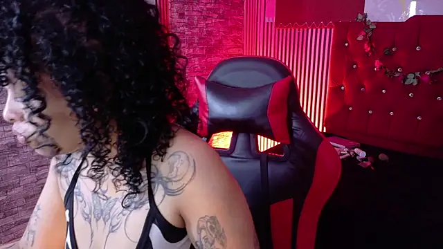 miahernadez303av online show from June 30, 2026, 3:40 am